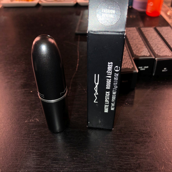 Mac Cosmetics Matte Lipstick Fashion Revival BNIB - Picture 2 of 3